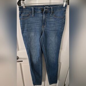 Universal Thread  Jeans  Size  4/ 27